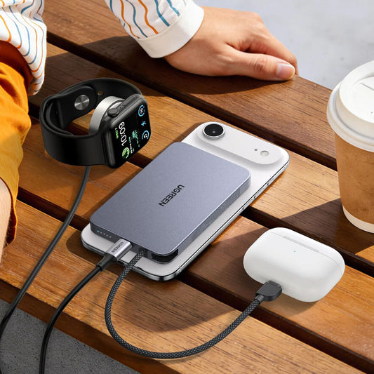 Bezdrátová powerbanka UGREEN PB570 (75982B), 10 000 mAh, 30 W, PD + FQI, 1× QI – 2× USB-C, šedá