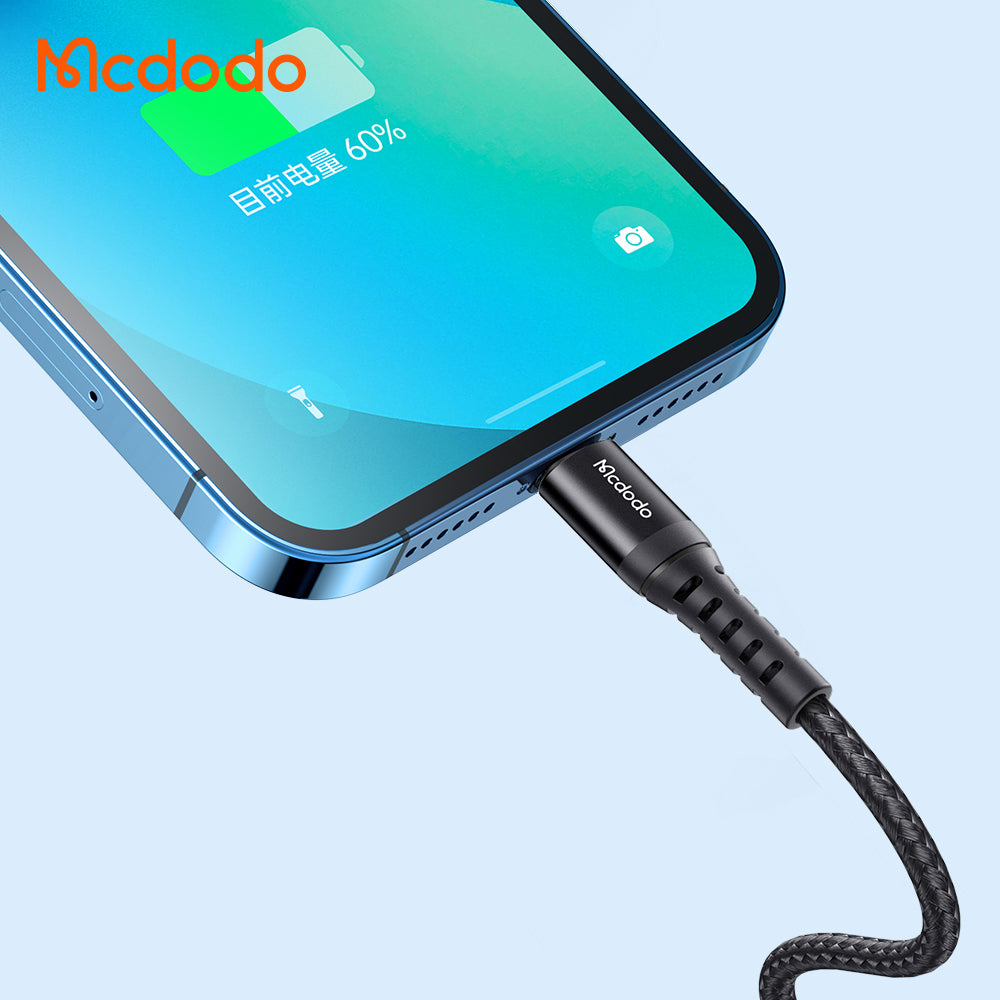 Datový a nabíjecí kabel USB-A - Lightning McDodo CA-2261, 18W, 1m, černý