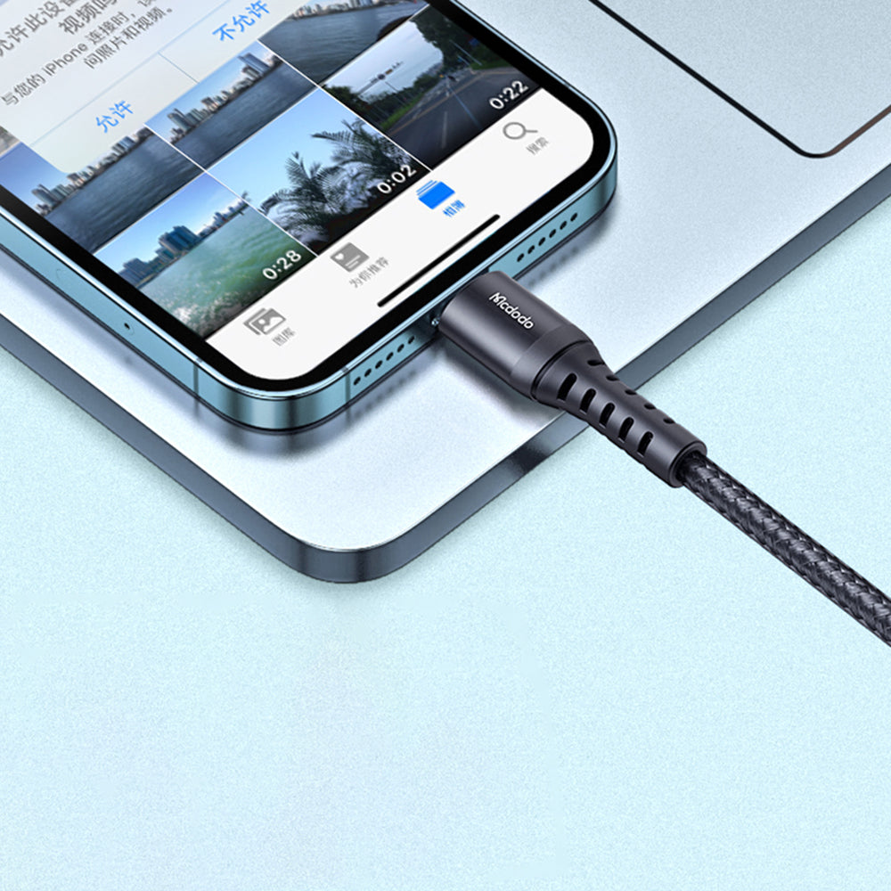 Datový a nabíjecí kabel USB-A - Lightning McDodo CA-2261, 18W, 1m, černý