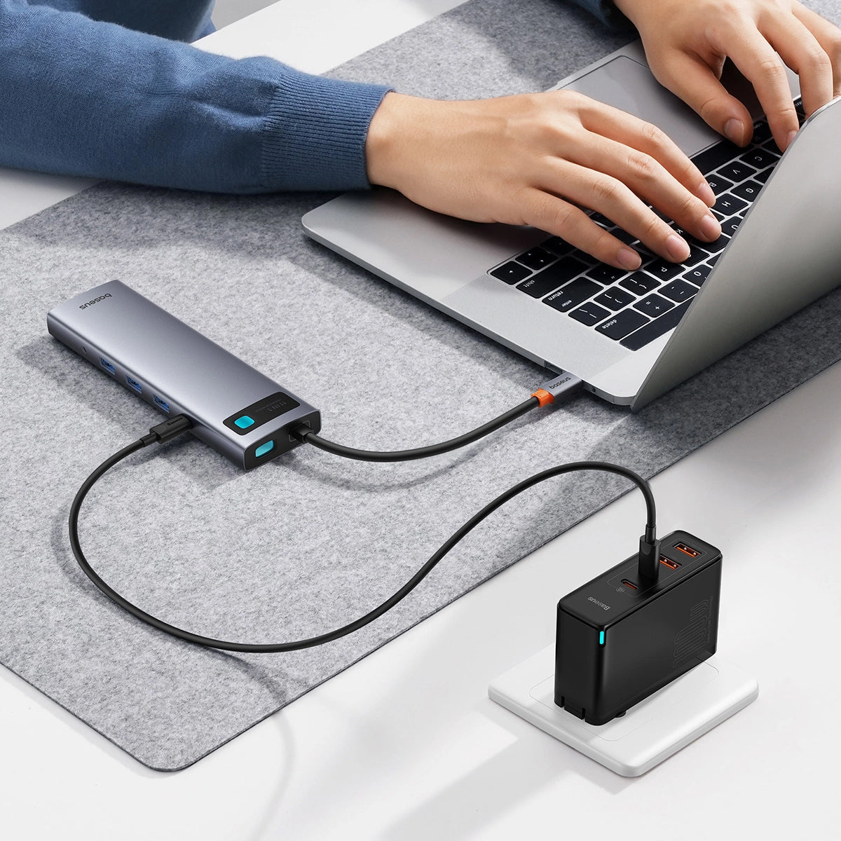 Hub USB-C Baseus Metal Gleam, 3 x USB-A 3.0 - 1 x USB-A - 1 x USB-C - 1 x HDMI - 1 x VGA - 1 x Jack 3.5mm - 1 x RJ45 - 1 x SD - 1 x microSD, Šedý