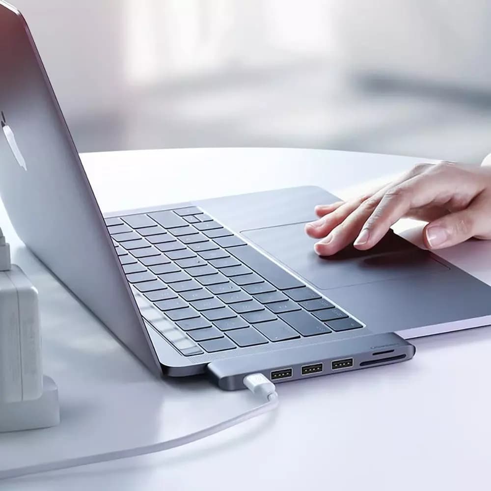 Hub USB-C UGREEN CM251 pro Apple MacBook Pro / Air, 3 x USB-A 3.0 - 1 x USB-C - 1 x SD - 1 x microSD, šedý