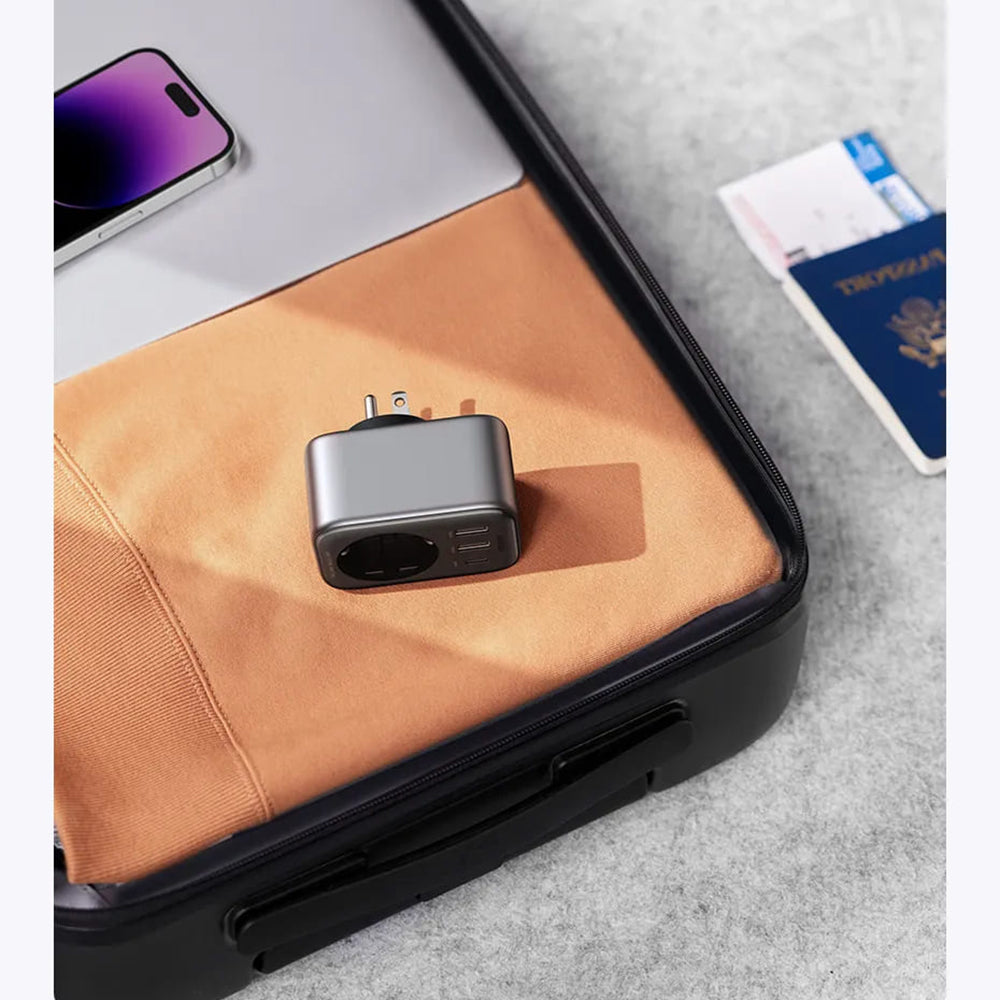 Síťová nabíječka UGREEN 15289 US, 30W, 3A, 2 x USB-A - 1 x USB-C - 1 x Schuko, černá