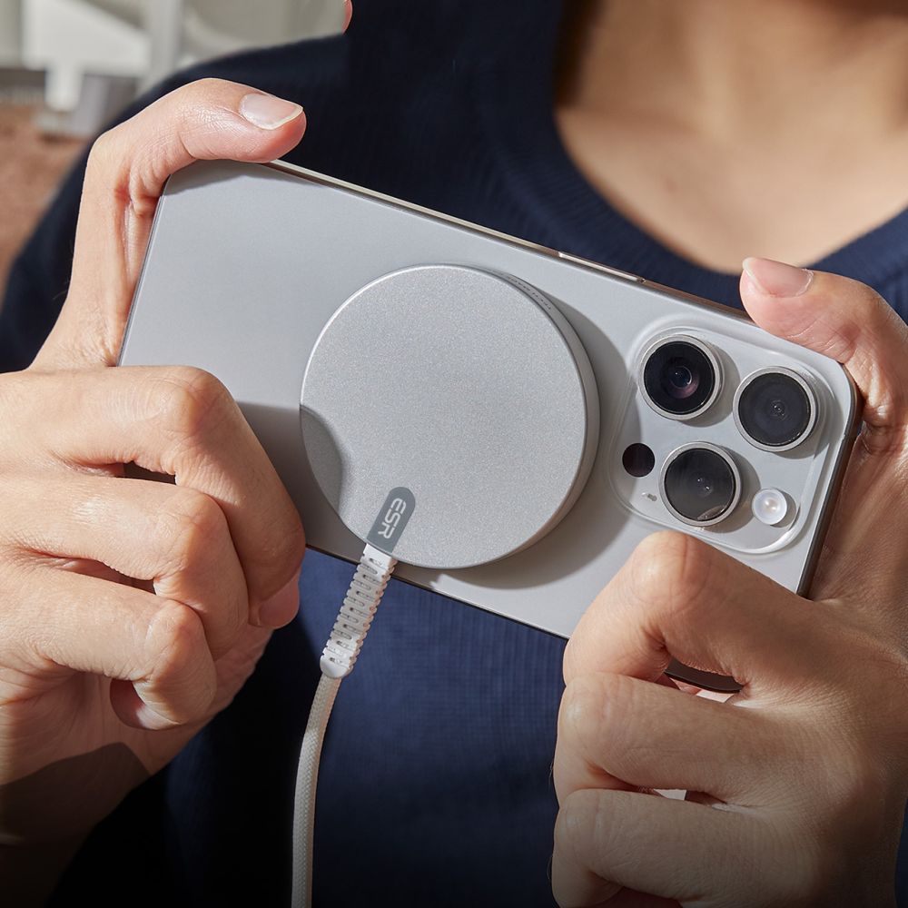 Bezdrátová síťová nabíječka ESR HaloLock, 15W, 1.67A, Stříbrná