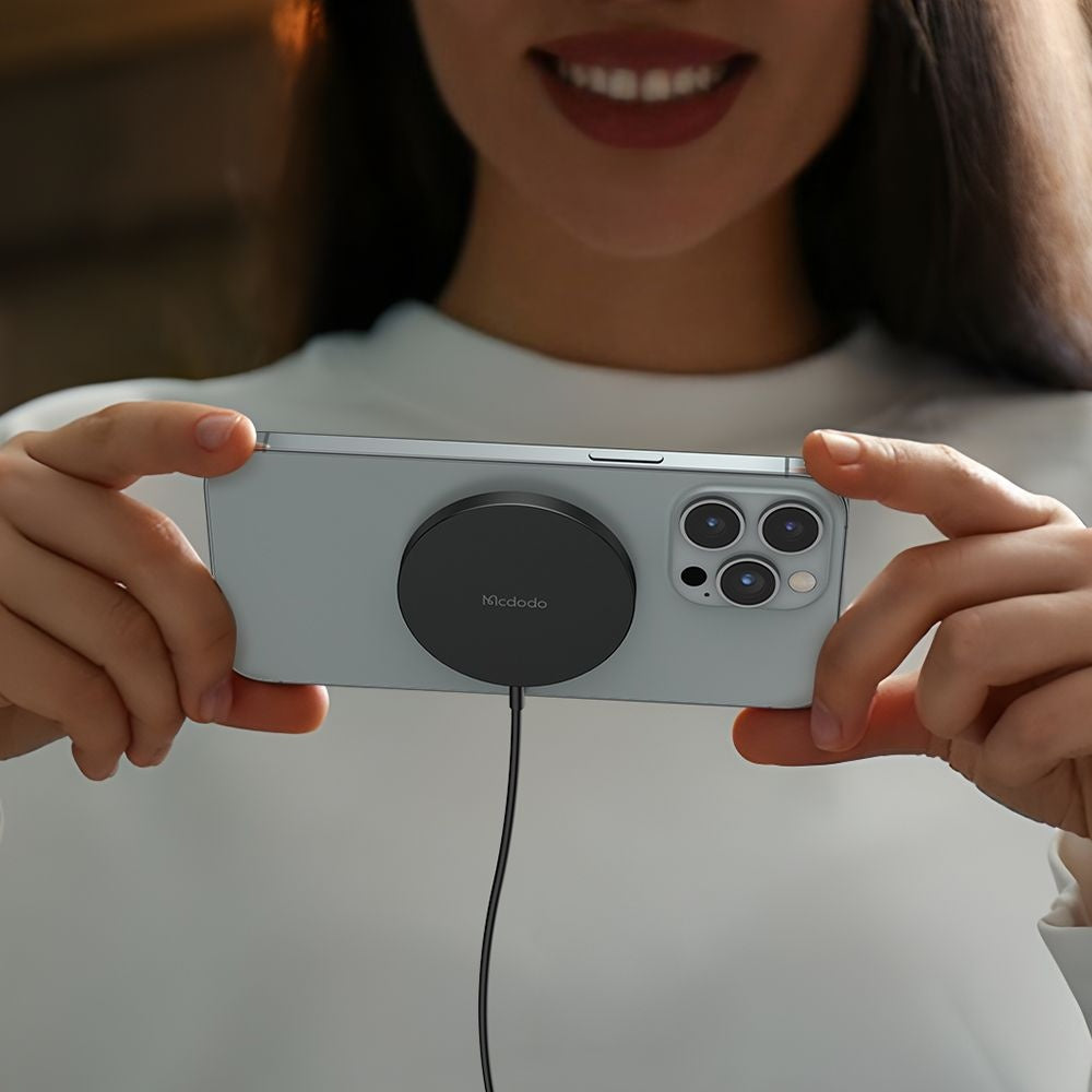 Bezdrátová síťová nabíječka McDodo CH-4360 Moon, 15W, 1.67A, Černá