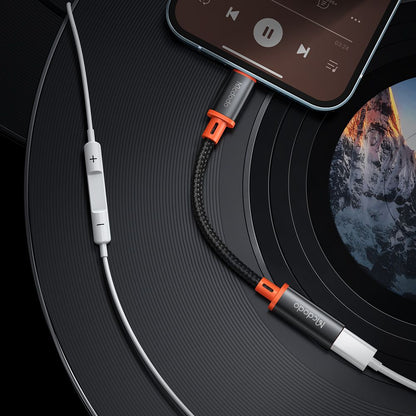 Adaptér pro data a nabíjení USB-C - Lightning McDodo CA-1440, černý