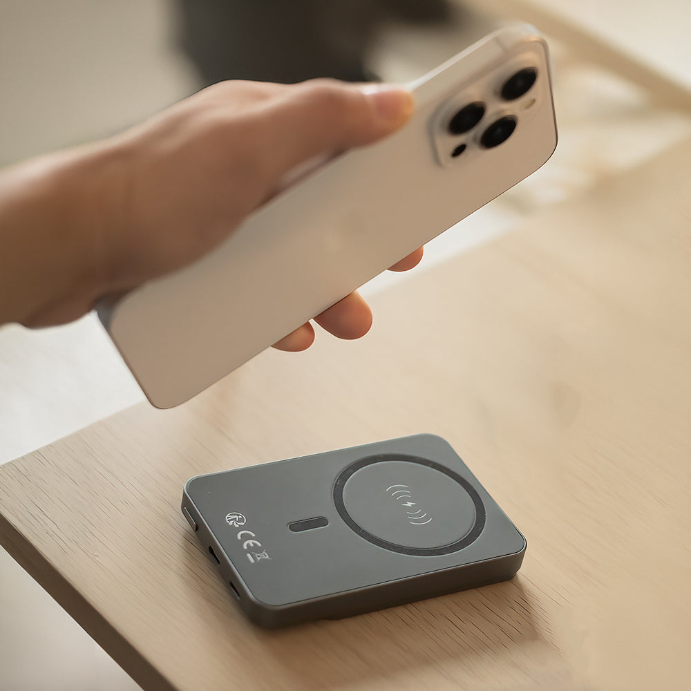 Bezdrátová externí baterie Forever MATB-200, 5000mAh, 20W, PD + FQI, 1 x QI - 1 x USB-C, černá