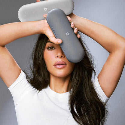 Přenosný Bluetooth reproduktor Beats Pill Kim Kardashian Edition, šedý MAX24ZM/A