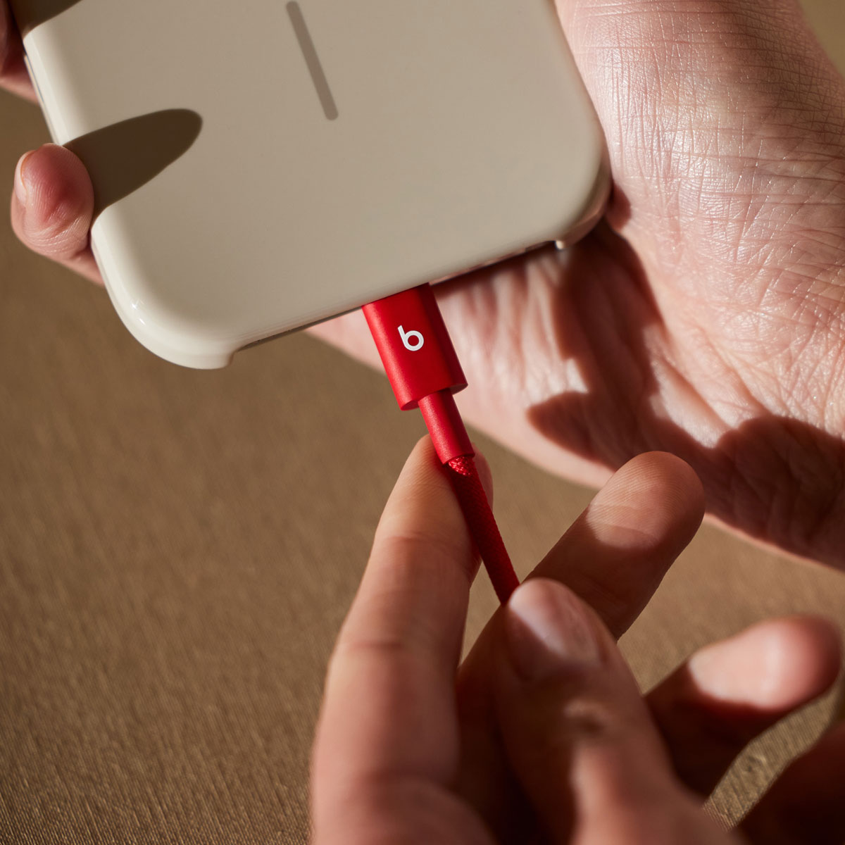 Datový a nabíjecí kabel USB-C - USB-C Beats, 1,5 m, červený MDGF4ZM/A