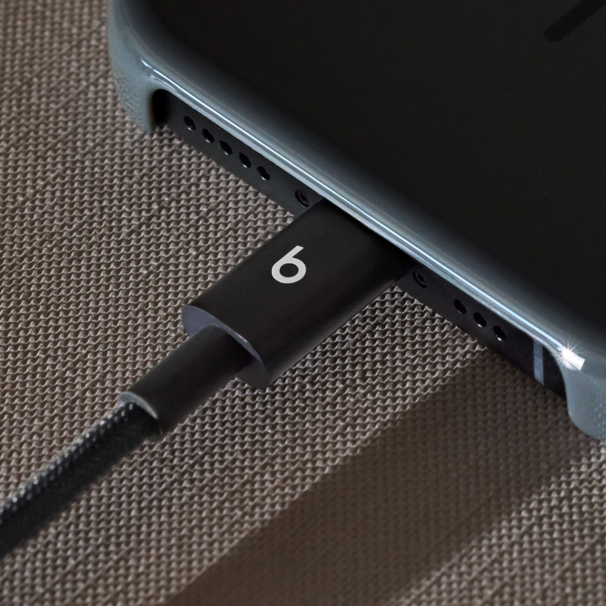 Datový a nabíjecí kabel USB-C - USB-C Beats, 1,5 m, černý MDGA4ZM/A