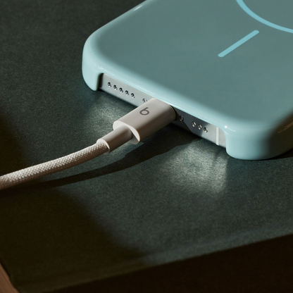 Kabel pro data a nabíjení USB-C - USB-C Beats, 1,5 m, béžový MDGD4ZM/A