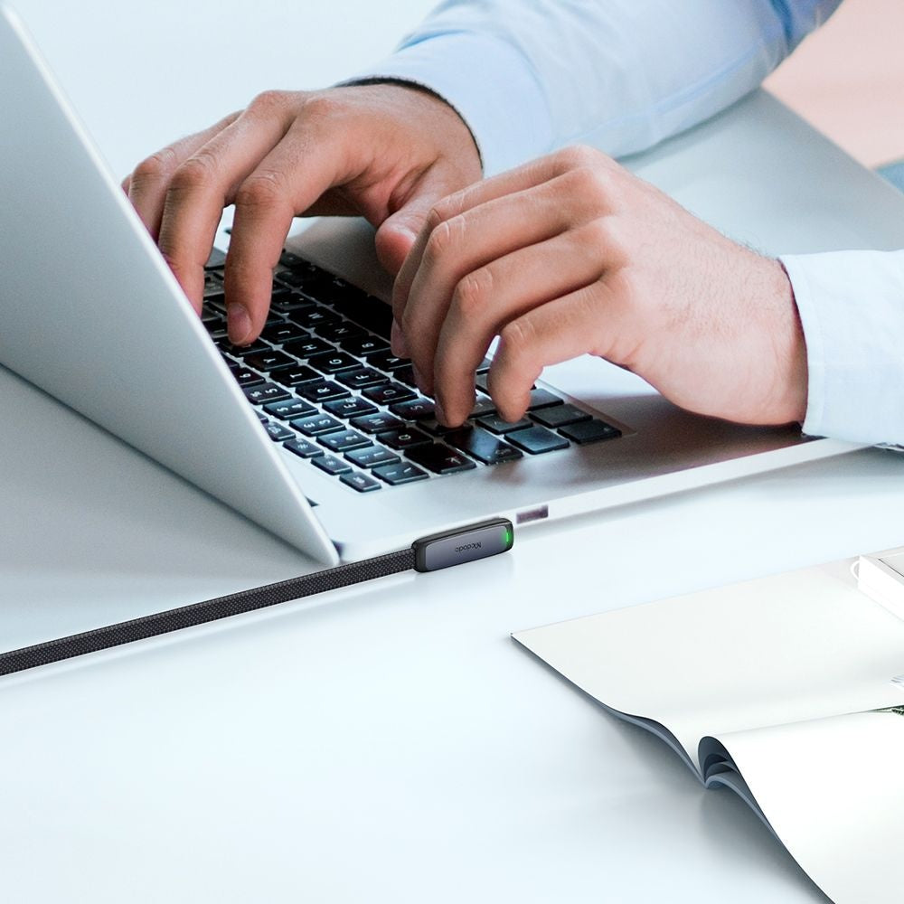 Datový a nabíjecí kabel USB-C - USB-C McDodo CA-3360 Angled, 65W, 1.2m, černý