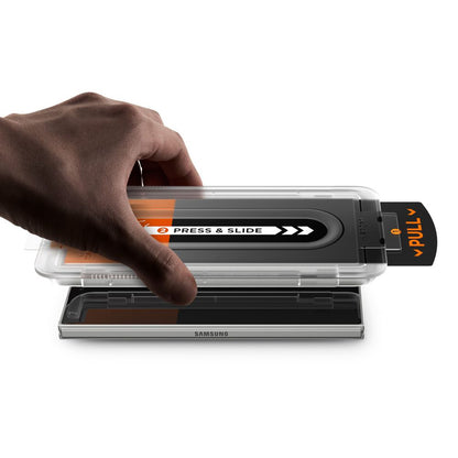 Ochranná fólie Spigen GlastR EZ FIT Pro HD pro vnější displej Samsung Galaxy Z Fold7 F966, Tvrzené sklo, Full Glue AGL09580