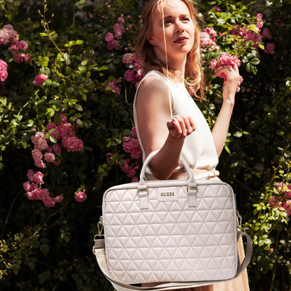 Taška Guess Quilted pro laptop 15 palců, černá