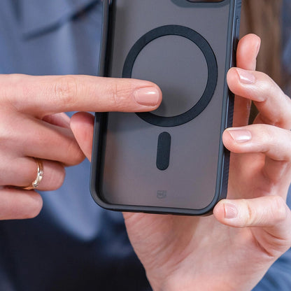 Pouzdro MagSafe pro Apple iPhone 17 Pro, 3MK, Smoke MagCase, Černá