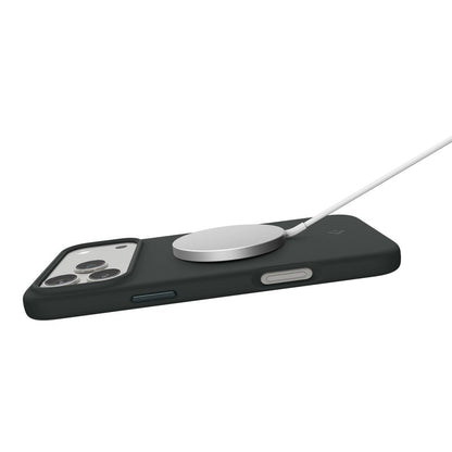 Pouzdro MagSafe pro Apple iPhone 17 Pro, Spigen, Silicone Fit, Zelená