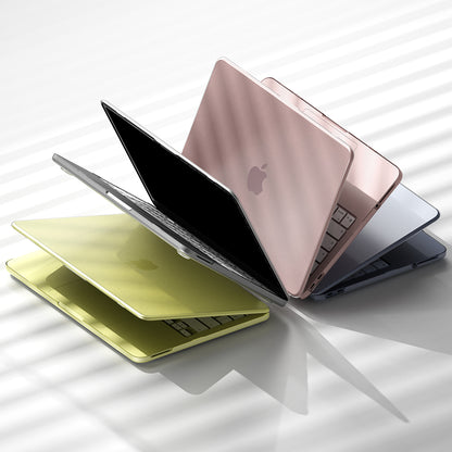 Pouzdro Ringke Slim pro Apple MacBook Neo 13″, matně průhledné.