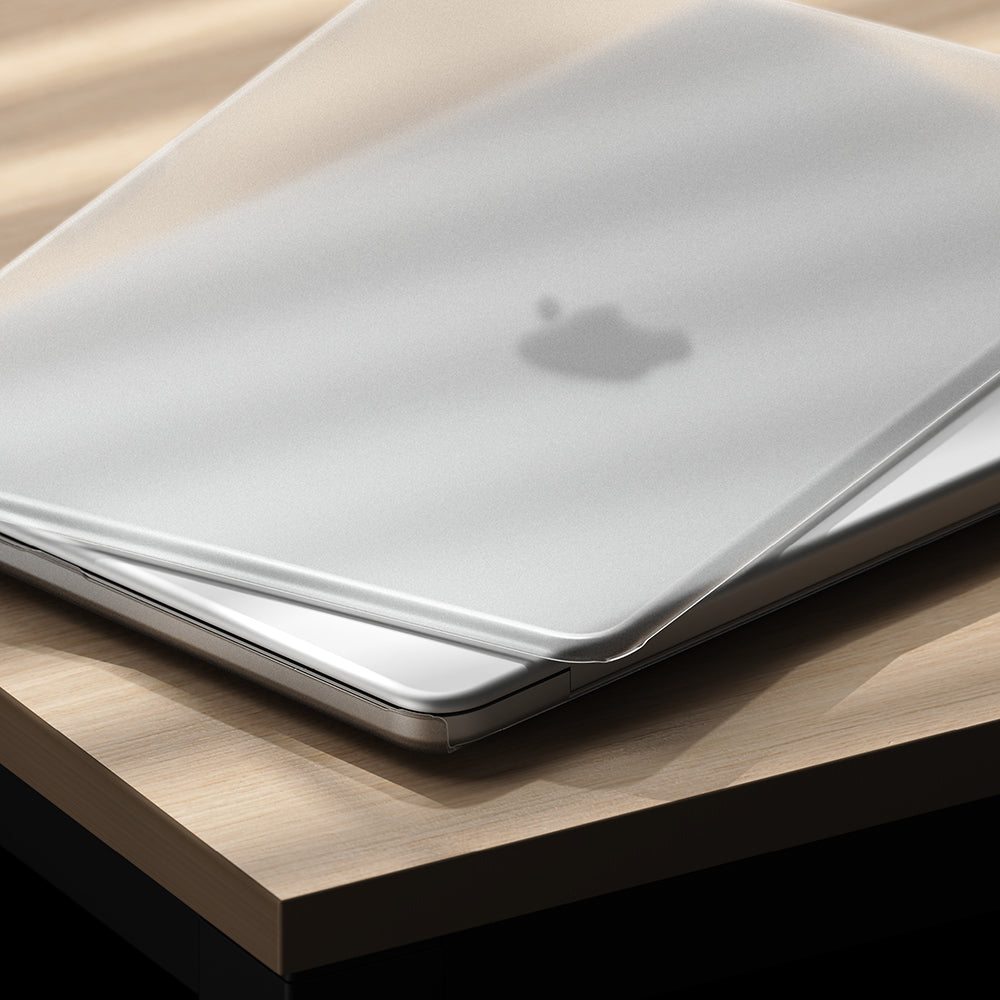 Pouzdro Ringke Slim pro Apple MacBook Neo 13″, matně průhledné.