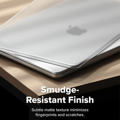 Pouzdro Ringke Slim pro Apple MacBook Neo 13″, matně průhledné.