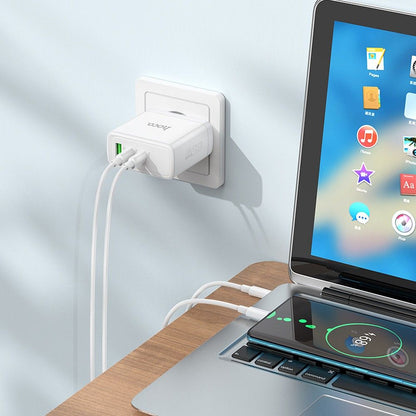 Síťová nabíječka HOCO N30, 65W, 3.25A, 1 x USB-A - 2 x USB-C, Bílá